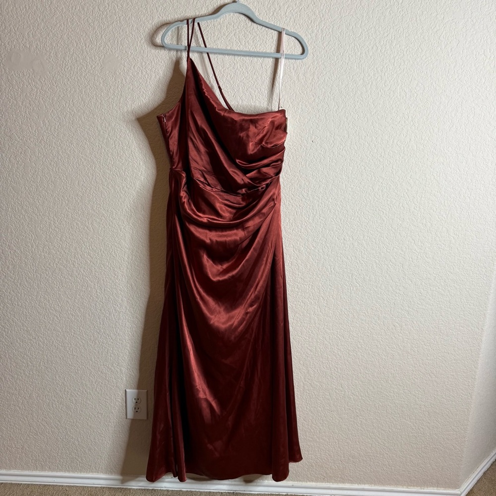 David’s Bridal Galina Signature Charmeuse Draped One-Shoulder Bridesmaid Dress - Picture 2 of 4